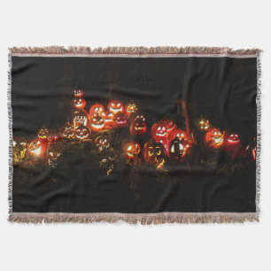 Halloween-Szene gefüllt mit Kürbislaternen Decke