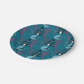 Halloween-Szene mit Himbeerrosa Bäumen Pappteller (Schrägansicht)