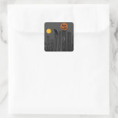 Halloween-Szene mit Kürbis, Krähe und Mond Quadratischer Aufkleber (Tasche)