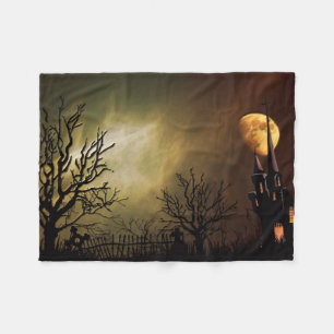Halloween-Szene mit mystischem Schloss Fleecedecke