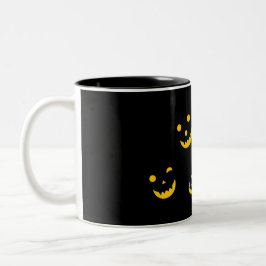 Halloween-Tasse - leuchtende Gesichter im Dunkeln Zweifarbige Tasse