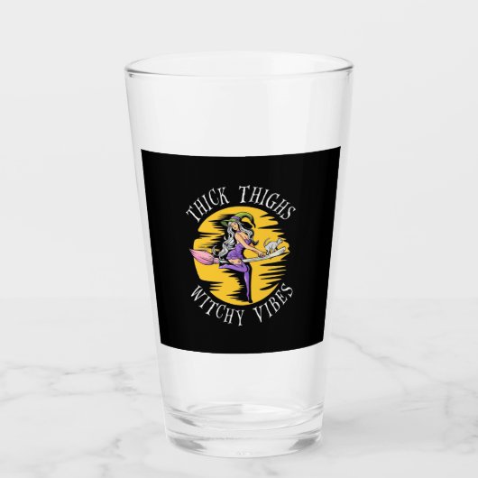 Halloween Thick Thighs Witchy Vibes Glas (Vorderseite)