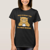 Halloween This Is What You Call Mean Mugging Cat T-Shirt (Vorderseite)