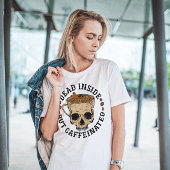 HALLOWEEN TOT INNERHALB, ABER KAFFEINIERTER SKULKA T-Shirt
