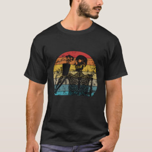 Halloween-Totenschädel beim Kaffeetrinken T-Shirt