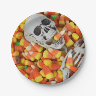 Halloween-Totenschädel und Zuckermais Pappteller