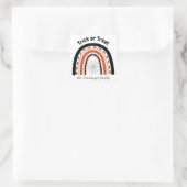 Halloween-Trick oder behandeln Regenbogenbussen pe Quadratischer Aufkleber (Tasche)