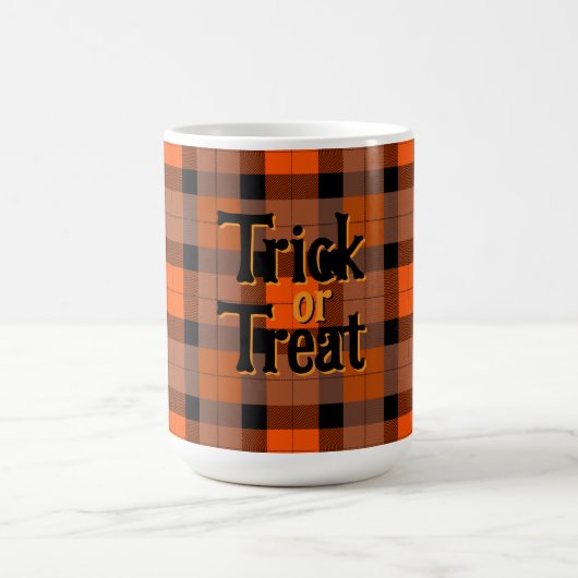 Halloween-Trick oder Karierte Behandlung Kaffeetasse (Mittel)