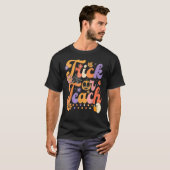 Halloween Trick oder Teach Retro Groovy Lehrer Hip T-Shirt (Vorne ganz)