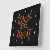 Halloween Trick oder Treat Words Quadratische Wanduhr (Winkel)