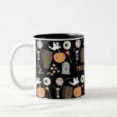 Halloween Trick oder Treat Zweifarbige Tasse (Links)