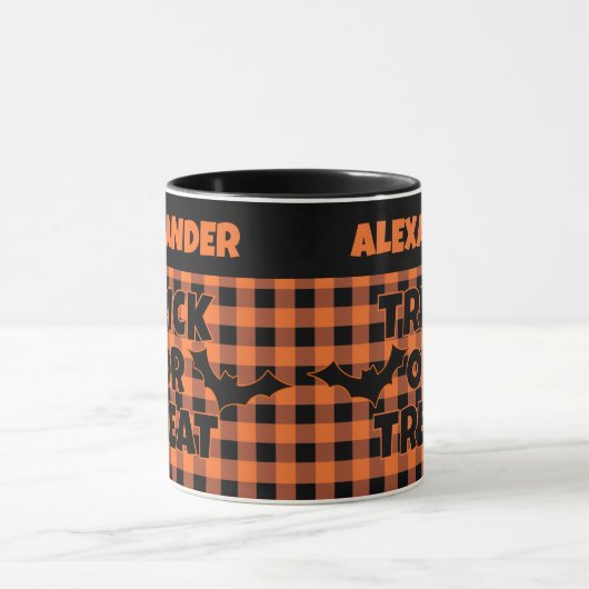 Halloween Trick or Treat Orange & Black Plaid Name Tasse (Zentrum)