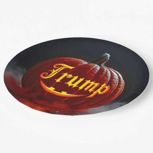 Halloween Trump Jack-o-lantern in Nebel Pappteller (Schrägansicht)