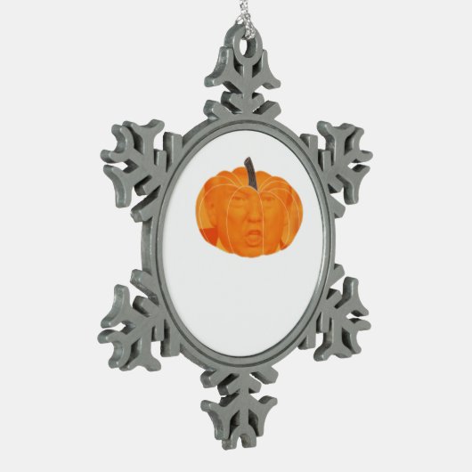 Halloween Trumpkin Extra Classic Schneeflocken Zinn-Ornament (Links)