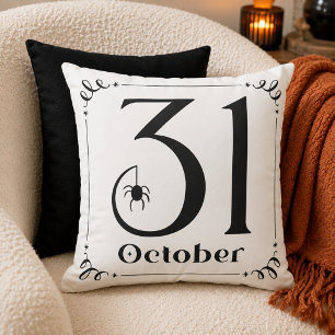 Halloween-Typografie in Schwarzweiß zum 31. Oktobe Kissen