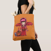 Halloween-Vampir mit Kitty Cat Tasche (Von Nahem)