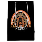 Halloween Vibes Boho Regenbogen Fall Spooky Mittlere Geschenktüte (Rückseite)