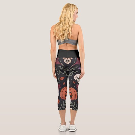 Halloween Vibes Pattern Capri Leggings (Rückseite)