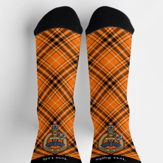 Halloween Wappen über Tartan Socken (Oben)