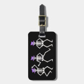 Halloween Whimsy tanzende Skelette Lila Top Hat Gepäckanhänger (Vorderseite vertikal)