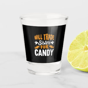 Halloween wird Schwester gegen Süßigkeiten Geburts Schnapsglas