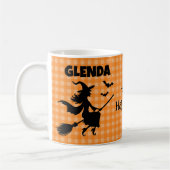 Halloween Witch & Bats Orange Plaid Custom Name Kaffeetasse (Links)
