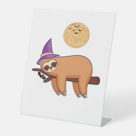 Halloween Witch Sloth Oversized T-Shirt Sockelschild (Vorderseite)