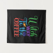 Halloween Witch Way To The Coffee Wandteppich (Vorderseite (Horizontal))