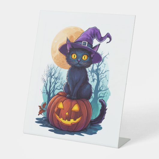 Halloween Witchy Cat auf einem Kürbis Sockelschild (Vorderseite)