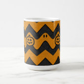 Halloween-Zickzack Muster mit Geistern und Kürbisk Kaffeetasse (Mittel)