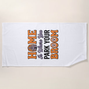 Halloween Zuhause Parke deinen Besen Vintage-Typog Strandtuch