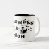 Halloweenathon-Logo mit Skele Zweifarbige Tasse (VorderseiteRechts)