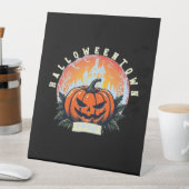 HalloweenTown 1998 Essential T-Shirt Sockelschild (In Situ)