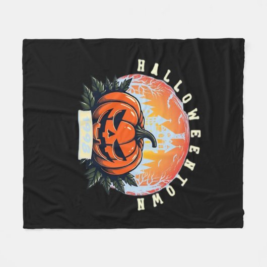 HalloweenTown 1998 Essenzieller T - Shirt Fleecedecke (Vorderseite (Horizontal))