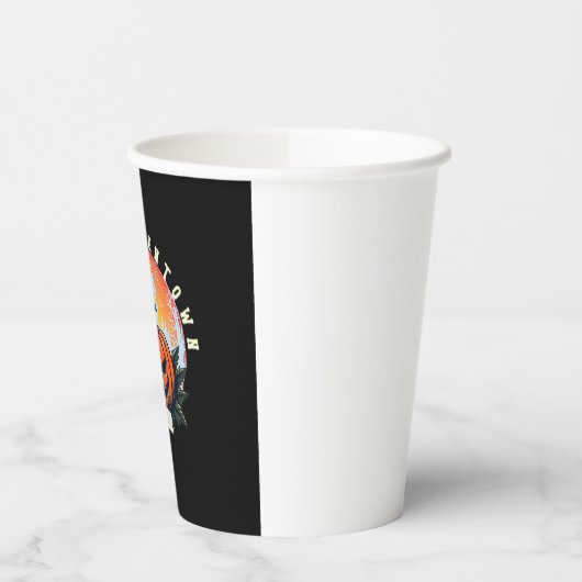 HalloweenTown 1998 Essenzieller T - Shirt Pappbecher (Links)