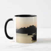 Halong Bay, Sunset, Vietnam Art (Holiday) Tasse (Links)