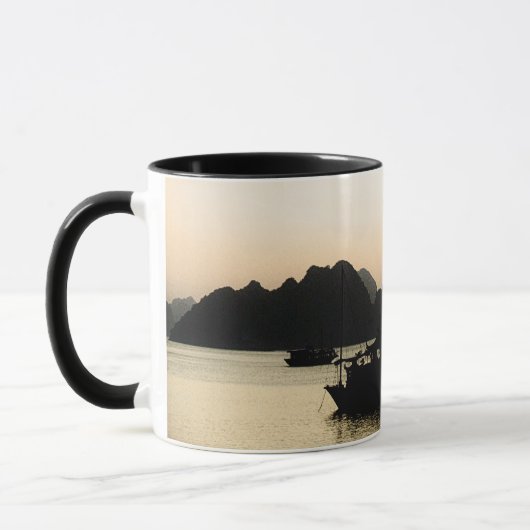 Halong Bay, Sunset, Vietnam Art (Holiday) Tasse (Links)