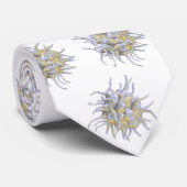 Hals-Krawatte - Plättchen (Activiated) auf weißer Krawatte (Gerollt)