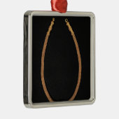 Halskette mit einem menschlich-köpfigen Anhänger Silbernes Ornament (Rechts)