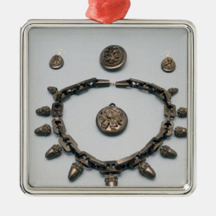 Halskette, Ohrringe, Brosche und Anhänger, c.1870 Ornament Aus Metall