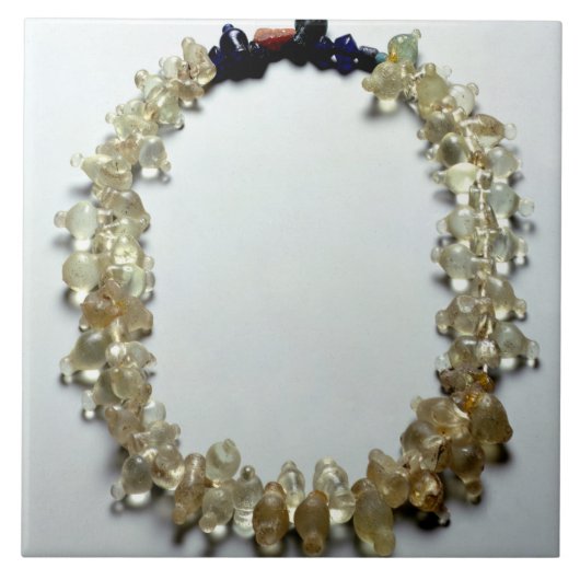 Halskette, von Pritlury, Eisenzeitalter, 4. Fliese (Vorderseite)