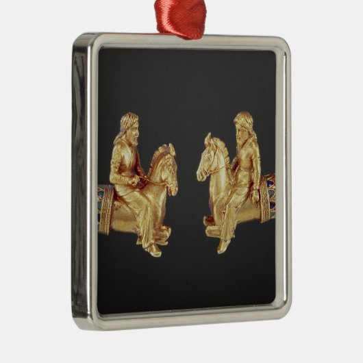 Halsring in Form von Scythian Reitern Ornament Aus Metall (Rechts)