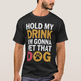 Halt mein Getränk, ich werde diesen Hund streichel T-Shirt
