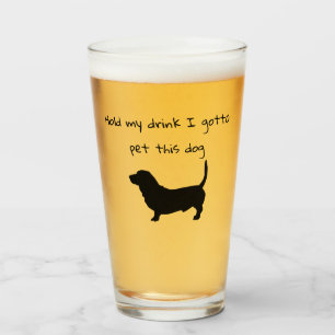Halt meinen Becher, ich muss diesen Basset Hound s Glas