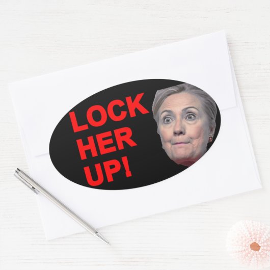 Halt sie fest ovaler aufkleber (Umschlag)