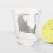 Halte ihr Haar zurück Schnapsglas (Rückseite)