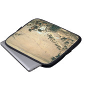 "Halten", c.1900 (Öl auf Leinwand) Laptopschutzhülle (Vorne Knopf)