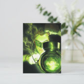 Halten der grünen Laterne Postkarte (Stehend Vorderseite)