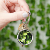 Halten der grünen Laterne Schlüsselanhänger (Hand)