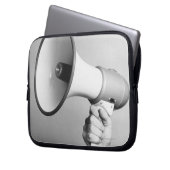 Halten der Hand Laptopschutzhülle (Vorderseite Links)